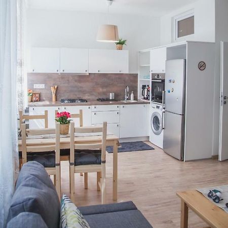 Downtown pedestrian zone apartment Bratislava Buitenkant foto