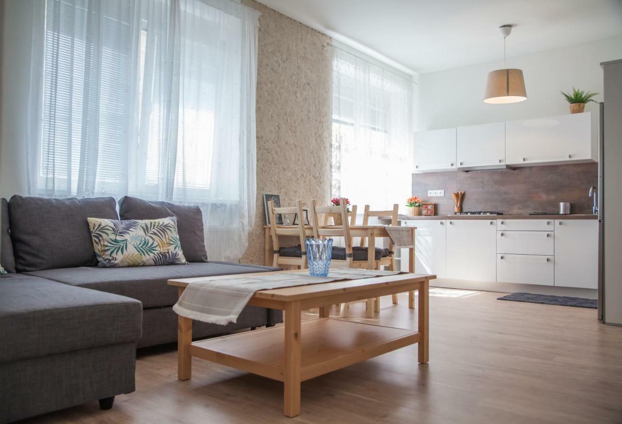 Downtown pedestrian zone apartment Bratislava Buitenkant foto