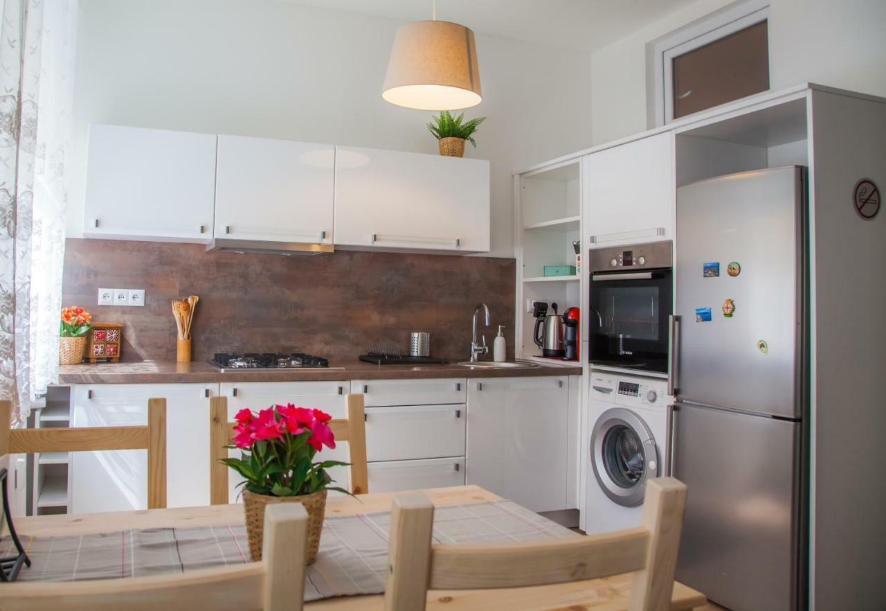 Downtown pedestrian zone apartment Bratislava Buitenkant foto