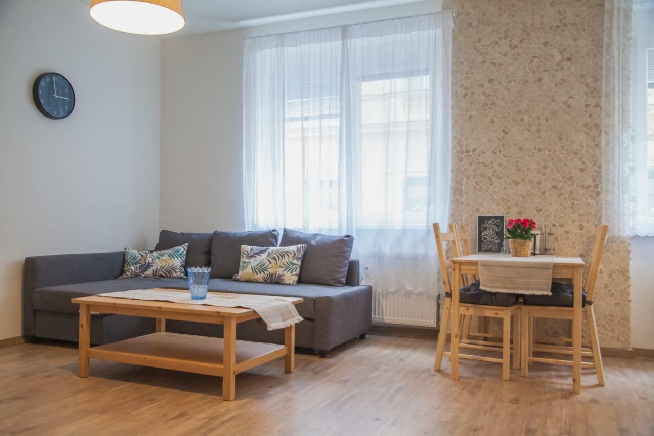 Downtown pedestrian zone apartment Bratislava Buitenkant foto